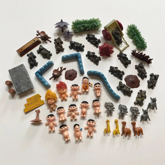1965 Marx Troll Village Playset Pieces - LOTS of Figures! - Picture 1 of 9